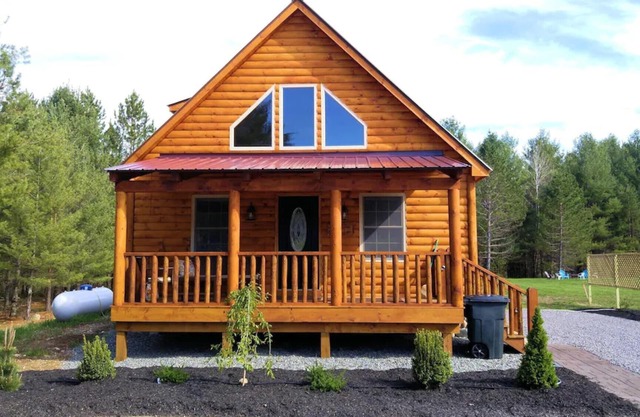 The Dakota, Family & Dog-Friendly Adirondack Cabin on Lake Algonquin