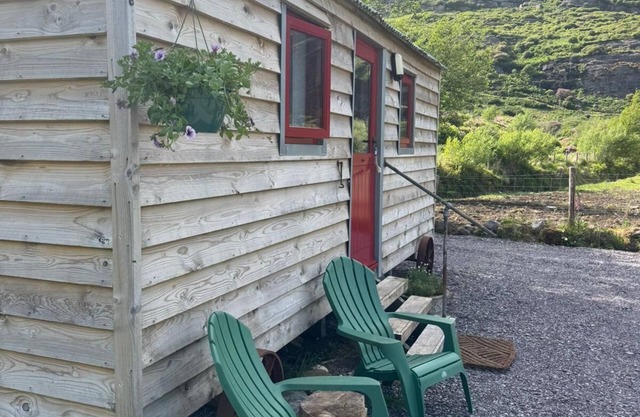 The Dancing Piccolo - Your valley hide-away near Glengarriff