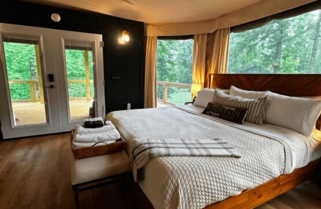 The Dogwood - Glamping Tent at Wheat Creek Outpost