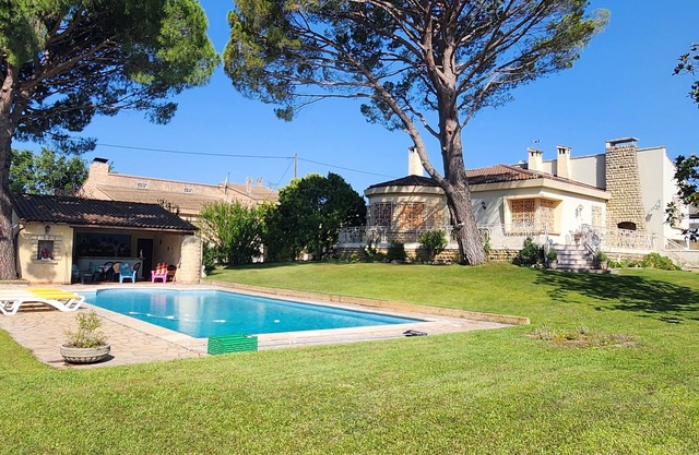 THE DOORS OF AVIGNON CONDITIONED VILLA POOL GARDEN
