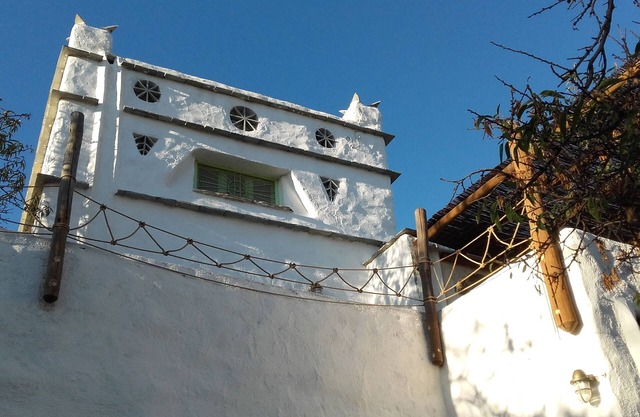 "The Dovehouse". Traditional, artistic, peaceful!