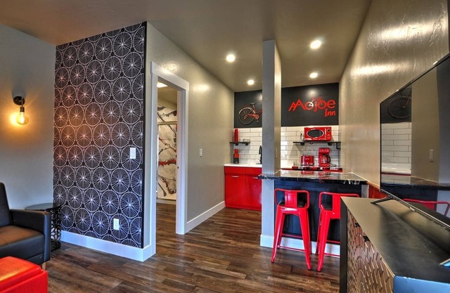 The Down Uppity, A Modern Downtown Fruita Pad! Free WiFi & Bike Storage