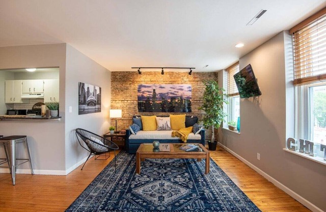 The Downtown Trifecta |Large & Unique Lodging | Perfect for Group Stays |Main St |Parking Included