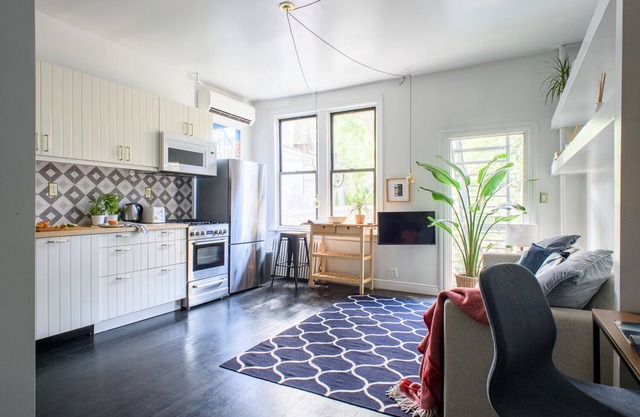 The Dutch House, Cobble Hill, Boutique townhouse with private garden.