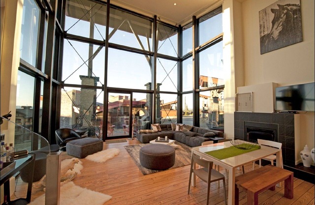 The Edge Chalet #9 - Big White - Winter Wonderland and Summer Fun - Room for 18