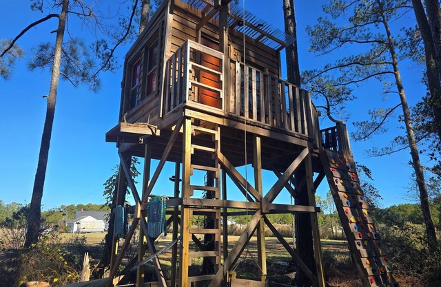 The Farm Overlook Treehouse At Blanchard Farm