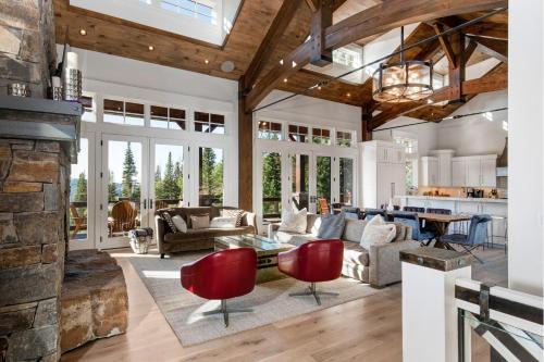 The Finest Expression of Mountain Homes, Ski In Out, Hot Tub in The Colony