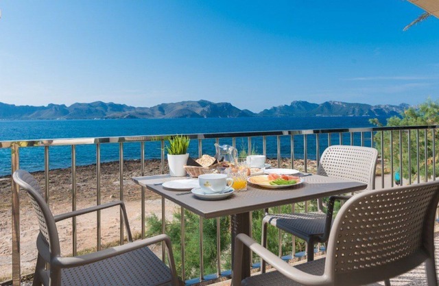 The flat is located on the first floor of a villa.