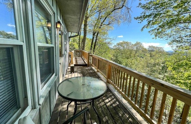 The Fox Den- 2BR/2BA w/River Views, Fireplace, &Fire Pit