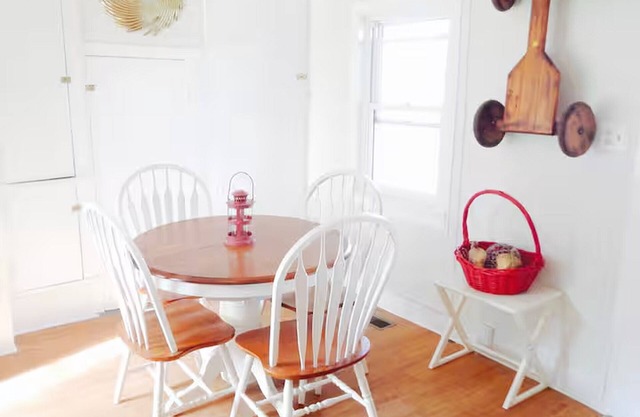 The Freckled Farmhouse near Gettysburg Battlefields, Wineries, Skiing, & Hiking Sleeps 14