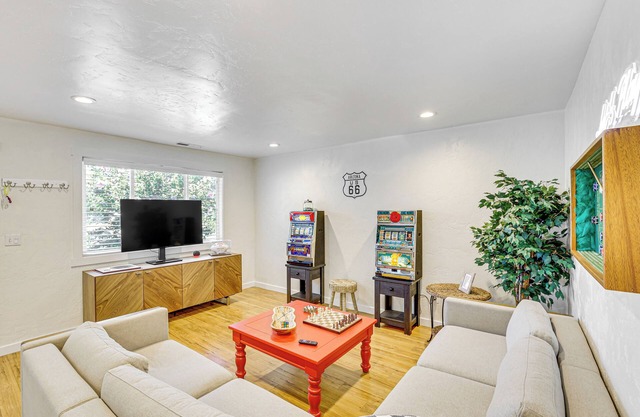 ‘The Game Night Condo’ w/Patio in Boise!