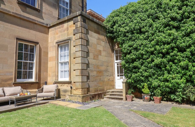 THE GARDEN HOUSE, family friendly, with a garden in Hutton Rudby