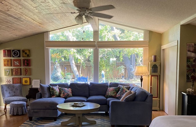 The Garden House nestled in Fig Garden in NW Fresno, your gateway to Yosemite