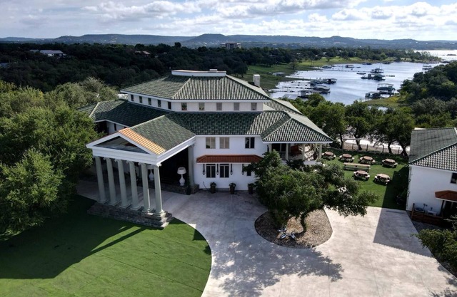 The Gatsby Mansion WATERFRONT - Events, Casino, Pickleball & MORE