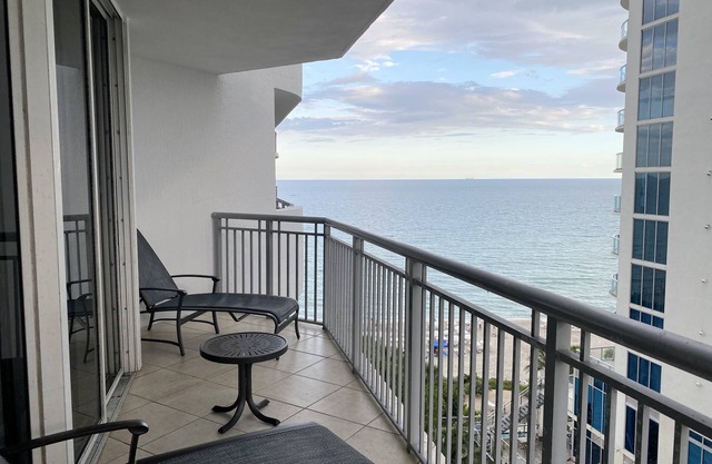 The Gloria on the Beach! 1BR/1BA Beachfront Condo!