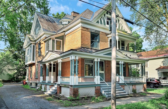 The Grand Mare Trifecta | Luxury | Sleeps 19