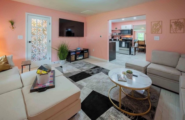The Great Gatsby: Pink Flamingo Lounge Retreat!