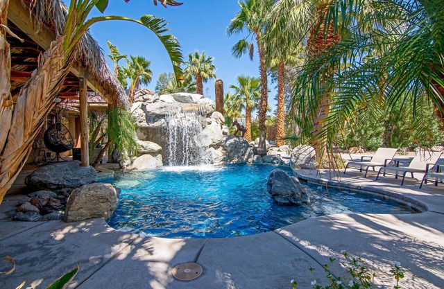 The Grotto- 5bd/4ba-Waterfalls-Pool-Spa-Games Room-Secluded Acreage
