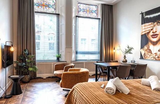 The ground floor studio, spanning 30m2, offers a cozy retreat with a stylish wood herringbone floor
