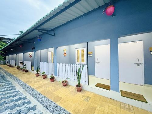 The Gulmohar Inn