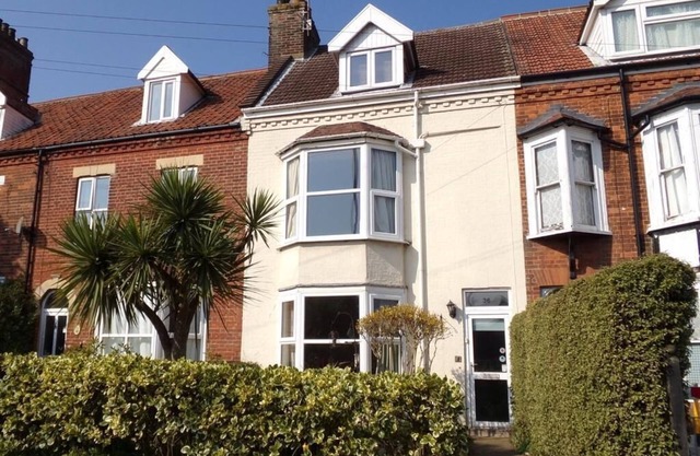 The Halt, Sheringham - 2xcar spaces Family and dog friendly, close to the beach.