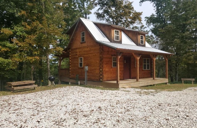 The Hampton - An Amish Built Deluxe Log Cabin