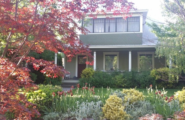 The Haven - Whitman College Neighborhood. Walk to Main St. Hot tub/Families/Pets