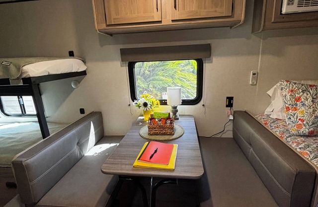 The Hideaway – Cozy Camper w/Pool Access, 15 Mins to Savannah