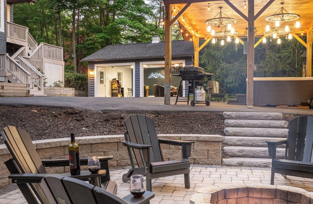 The Hideaway l 4 BR l Hot Tub l Fire Pit l Game Room l .5 miles to Bryce Resort