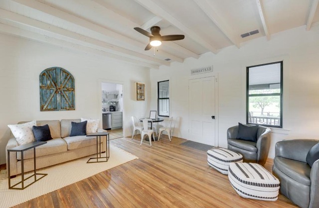 The Hideaway Secluded and Spacious Schulenburg Gem