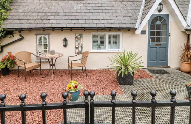 THE HIDEOUT, family friendly, character holiday cottage in Oakham