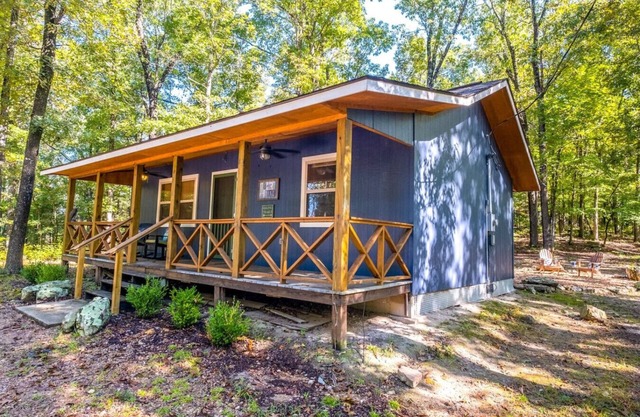 The Hiker Hut ~ Private Hideaway with Direct Trail