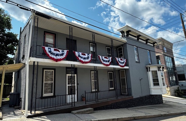 The Hill House - Historic Townhouse near Yuengling
