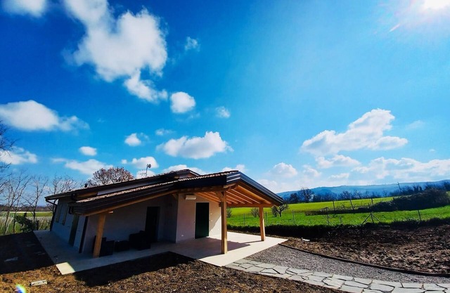 The house in the woods room 1 surrounded by greenery, a few minutes from reggioE and Modena