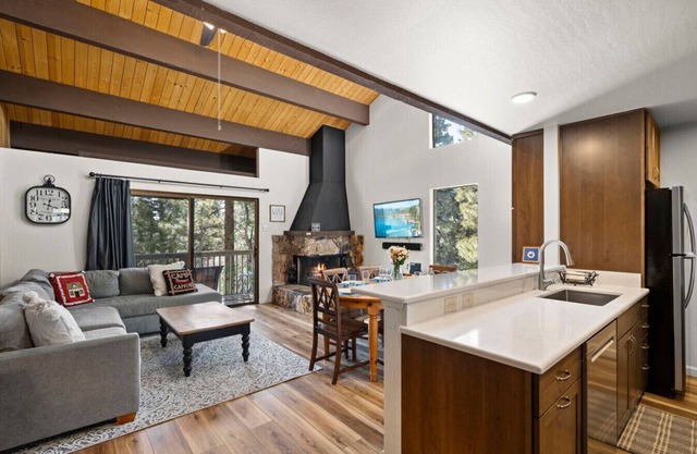The Ideal Retreat - Tahoe, Tennis, Swimming Pool, & More