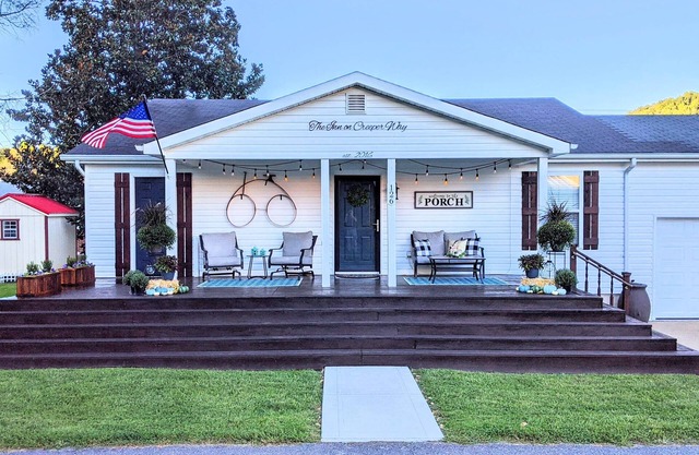 The Inn on Creeper Way ~ cozy & right on the trail