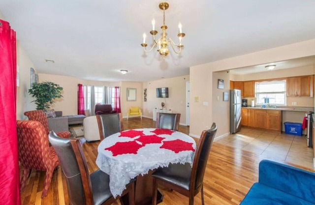 The Inviting Escape 5BR |8 Min to EWR | Parking.