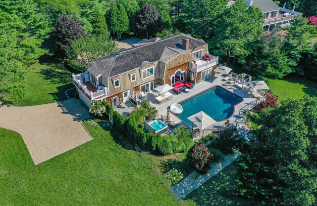 The J Luxury Luxury Villa : Poolside Retreat w. Sauna