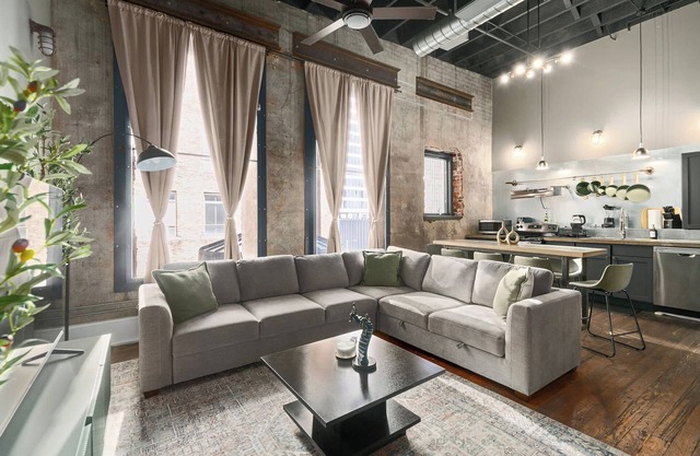 The Jazz Flat| Covered Parking| Sleeps 8| DT