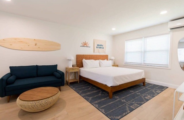 THE JUNI - Studio Steps From Beach & Downtown