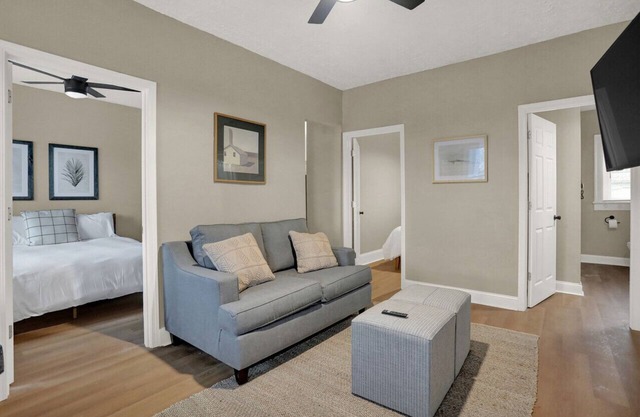 The Kaya Unit 6 · Cozy 2 Bed Downtown-West #6
