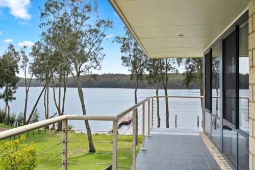 The Lake House - lakeside retreat w. pool & views