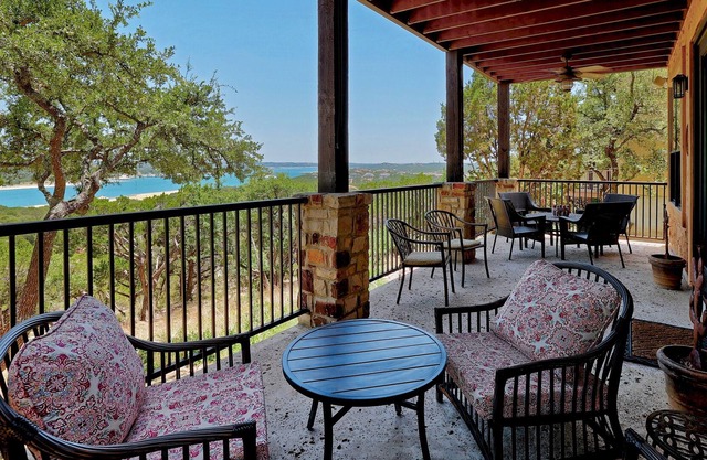 The Lake Travis Hilltop Hideaway