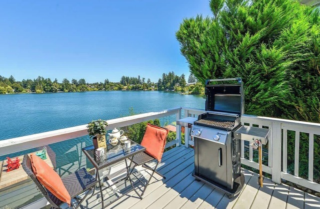 The Lakehouse on Langford Lake