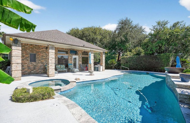 The Lakeview Getaway | Sleeps 14