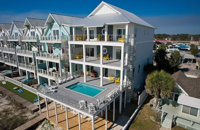 The Lazy Coconut! Brand New Beach Front 8BR Pool sleeps 24