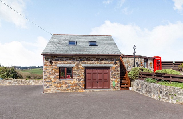 THE LITTE HIDEAWAY, romantic, character holiday cottage in Newquay