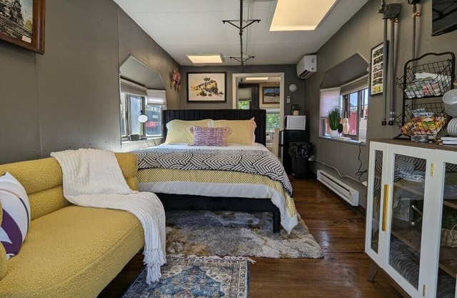 The Little Giant: Caboose Inn @ Doolittle Station