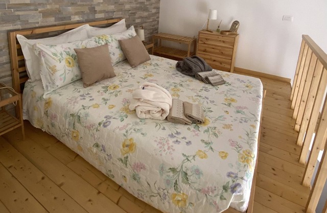 The Little House at 41. Bright apartment with modern and functional furnishings.
