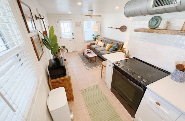 The Little Paddle Beach Cottage near the Boardwalk